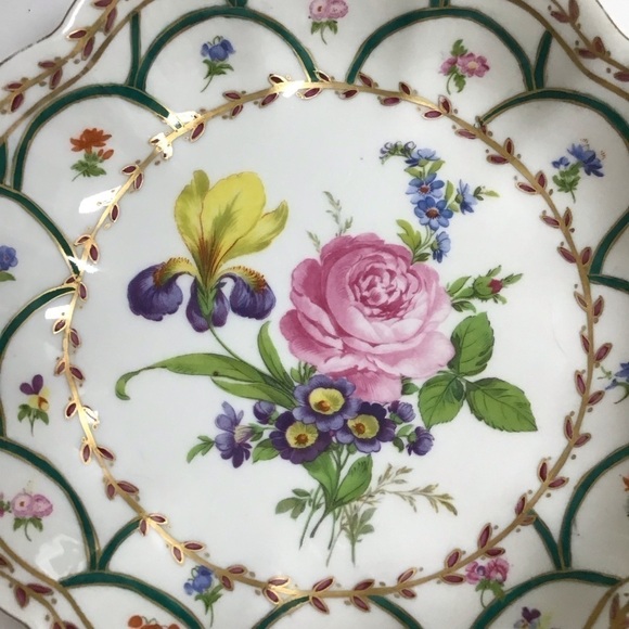 Vintage Heirloom by Toyo Floral Bowl Gold Trim Garden Bouquet Scalloped Leaves - Picture 2 of 12